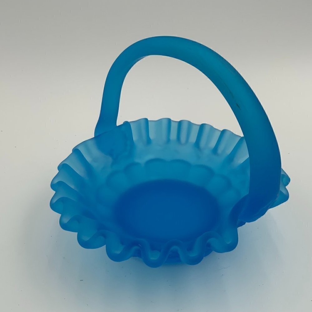 VTG Westmoreland Blue Mist Paneled Grape 5.5” Round Basket